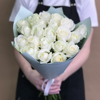 Букет із 21 білої троянди (50 см)